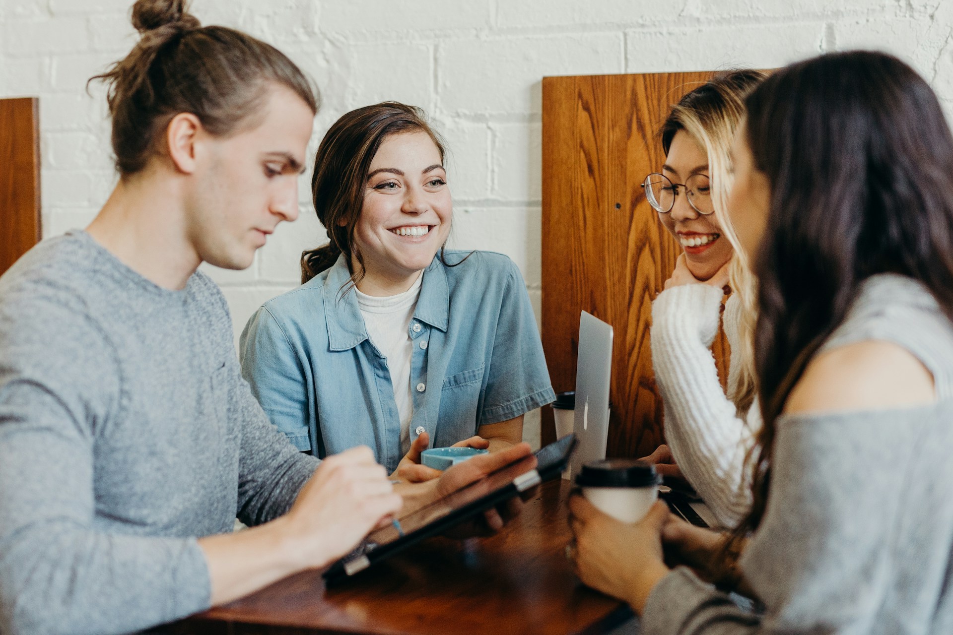 Managing Gen Z Employees: Aligning Leadership with New Workplace Expectations